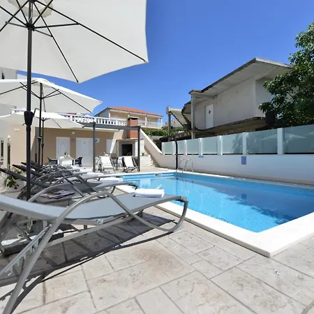 Teco - Moderne Mit Pool Und Meerblick Apartamento