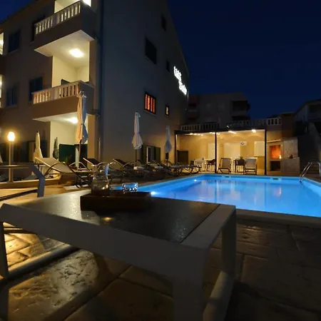 Apartment Tećo - Moderne Mit Pool Und Meerblick