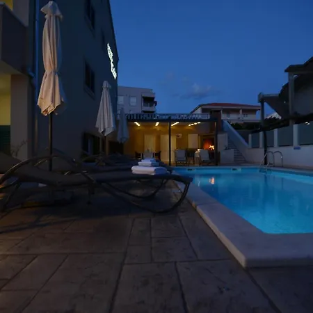 Apartment Tećo - Moderne Mit Pool Und Meerblick