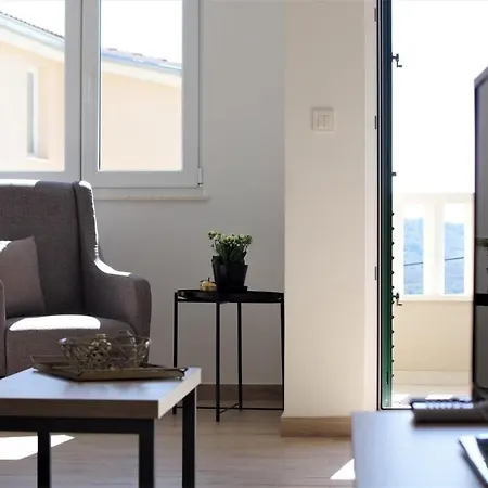 Tećo - Moderne Mit Pool Und Meerblick Trogir