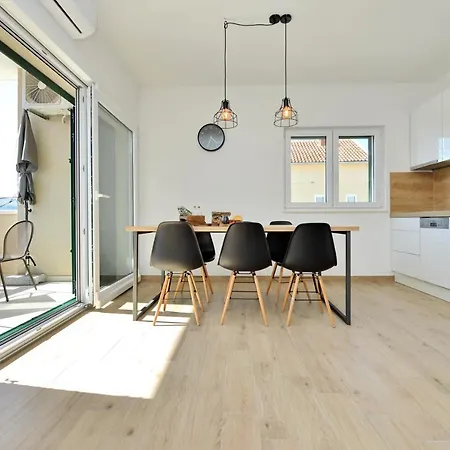 Teco - Moderne Mit Pool Und Meerblick Apartmán