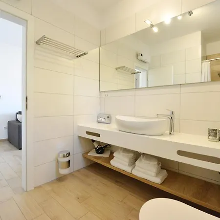 Tećo - Moderne Mit Pool Und Meerblick