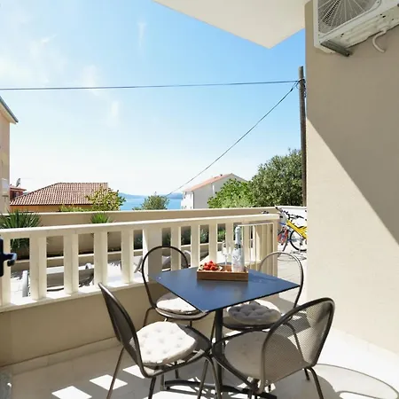 Tećo - Moderne Mit Pool Und Meerblick