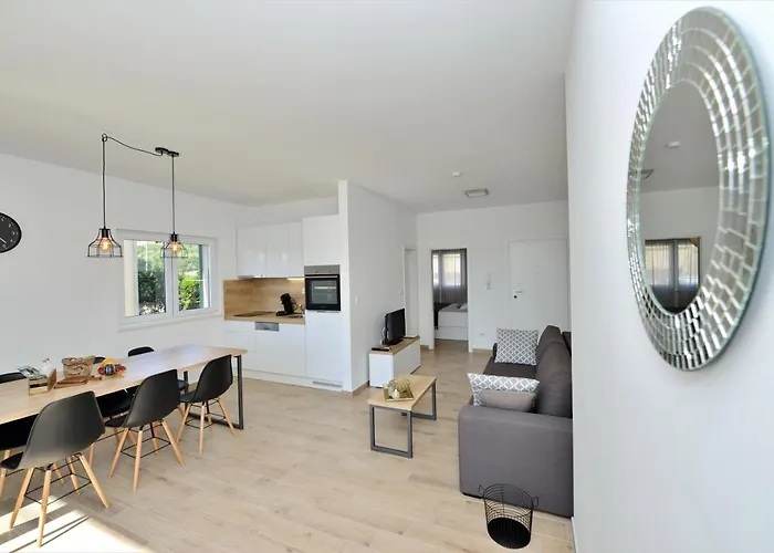 Teco - Moderne Mit Pool Und Meerblick * Трогір