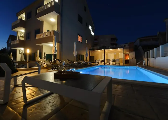 Апартаменти Teco - Moderne Mit Pool Und Meerblick