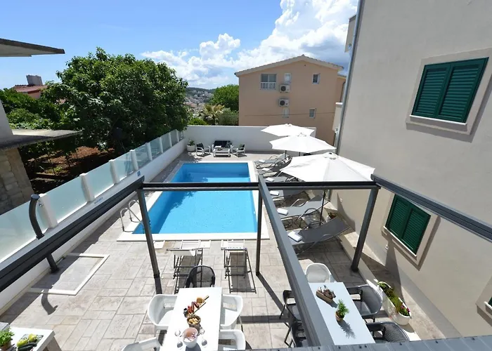 Апартаменти Teco - Moderne Mit Pool Und Meerblick Трогір