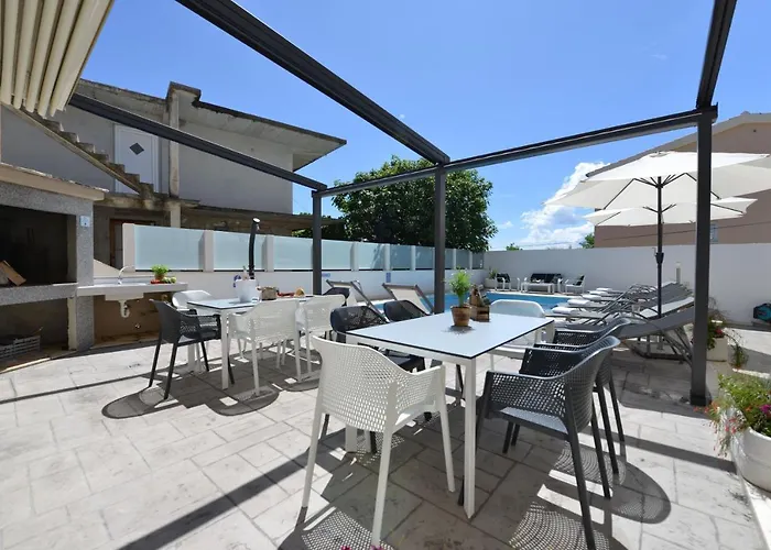 Teco - Moderne Mit Pool Und Meerblick Апартаменти Трогір