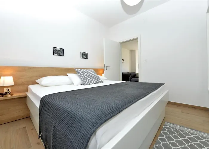 Teco - Moderne Mit Pool Und Meerblick Trogir