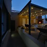 Teco - Moderne Mit Pool Und Meerblick Appartamento