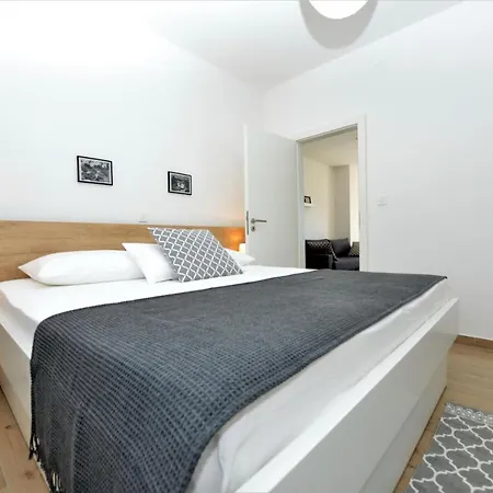 Teco - Moderne Mit Pool Und Meerblick Trogir