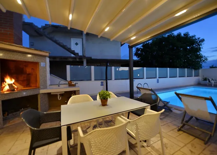 Teco - Moderne Mit Pool Und Meerblick * Τρογκίρ