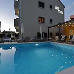 Teco - Moderne Mit Pool Und Meerblick Apartment Trogir