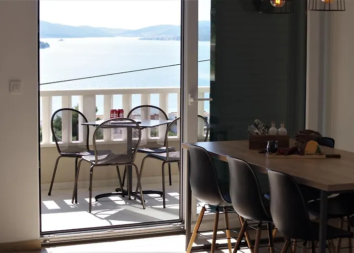 Apartamento Teco - Moderne Mit Pool Und Meerblick Trogir