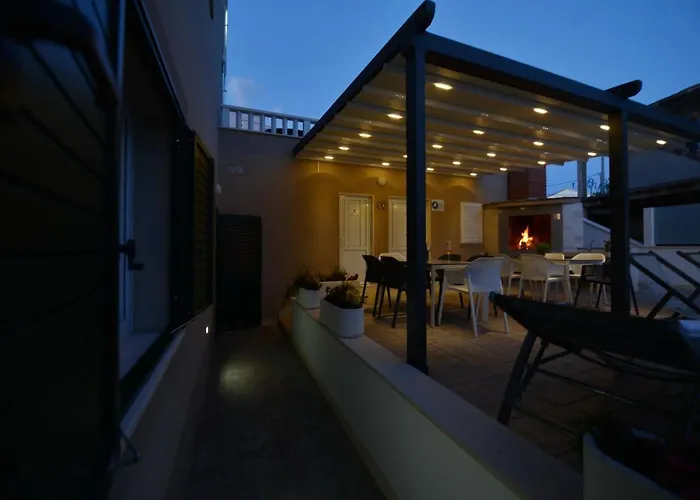 Teco - Moderne Mit Pool Und Meerblick Apartamento