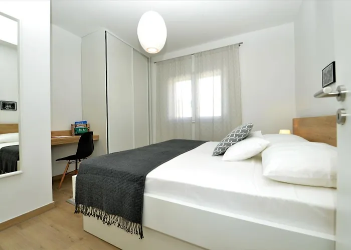 Apartamento Teco - Moderne Mit Pool Und Meerblick Trogir