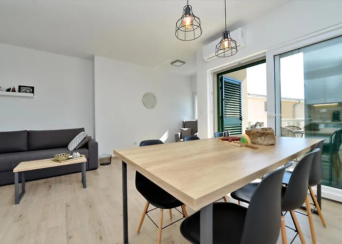 Teco - Moderne Mit Pool Und Meerblick Trogir